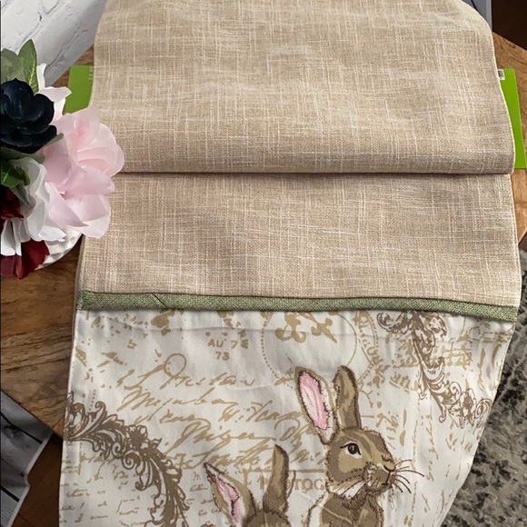🐰BUNNIES 🐰 ADORABLE TABLE-RUNNER - Picture 3 of 5